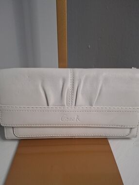 Coach Vintage Soho Pleated White Leather Wallet EUC
